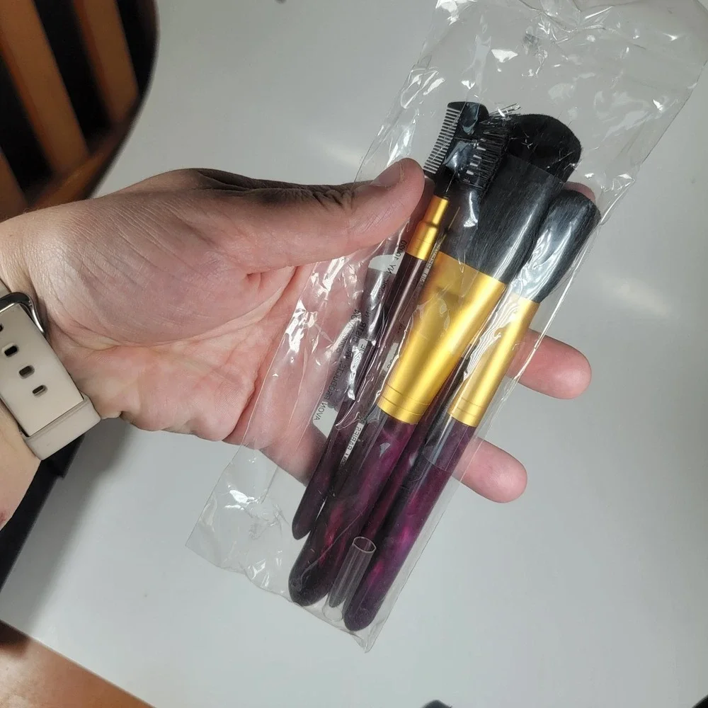 Avon Makeup Brush Set Unused 4 Brushes Blush Lips Brows